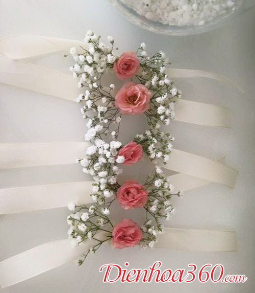 Hoa đeo tay cô dâu đẹp