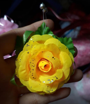 Hoa cài ngực vu lan màu vàng