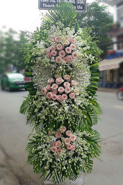 Hoa tang lễ Đức Giang Long Biên