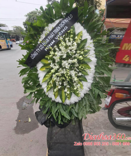 Hoa tang truyền thống màu trắng