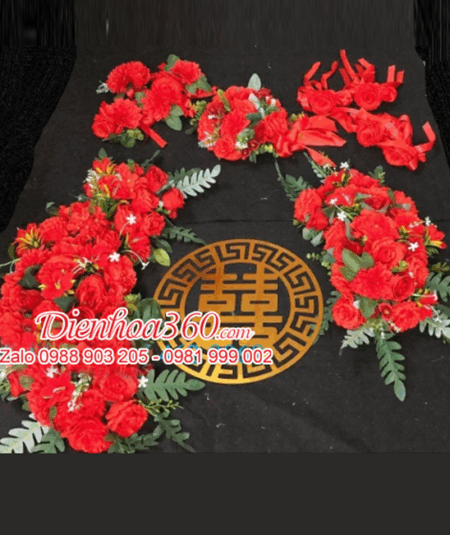 Hoa trang trí xe cưới màu đỏ
