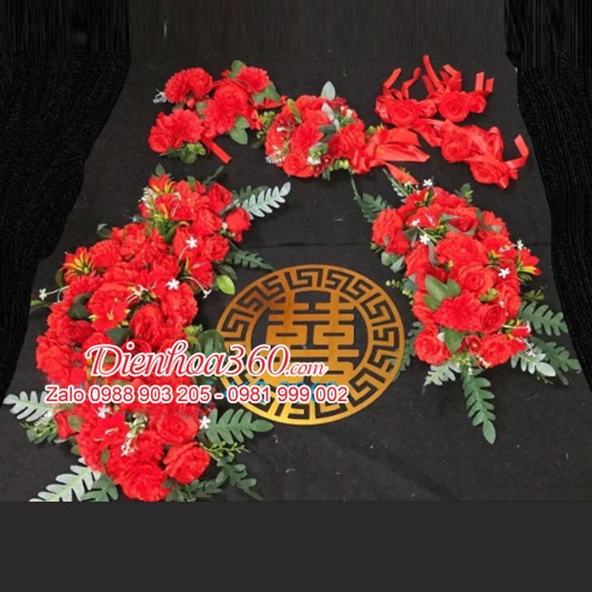 hoa trang tri xe cuoi mau do
