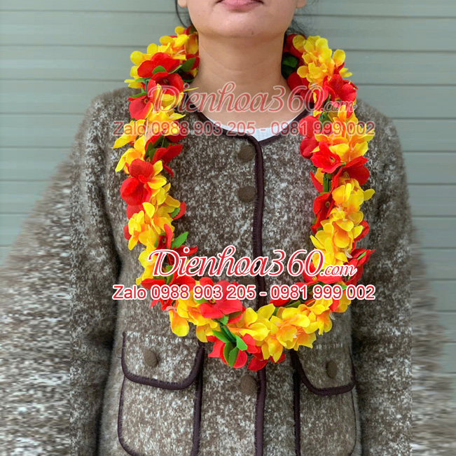 Vòng hoa lụa đeo cổ vinh danh
