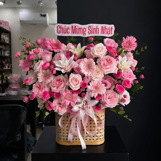 Giỏ hoa nhỏ để bàn mừng sinh nhật
